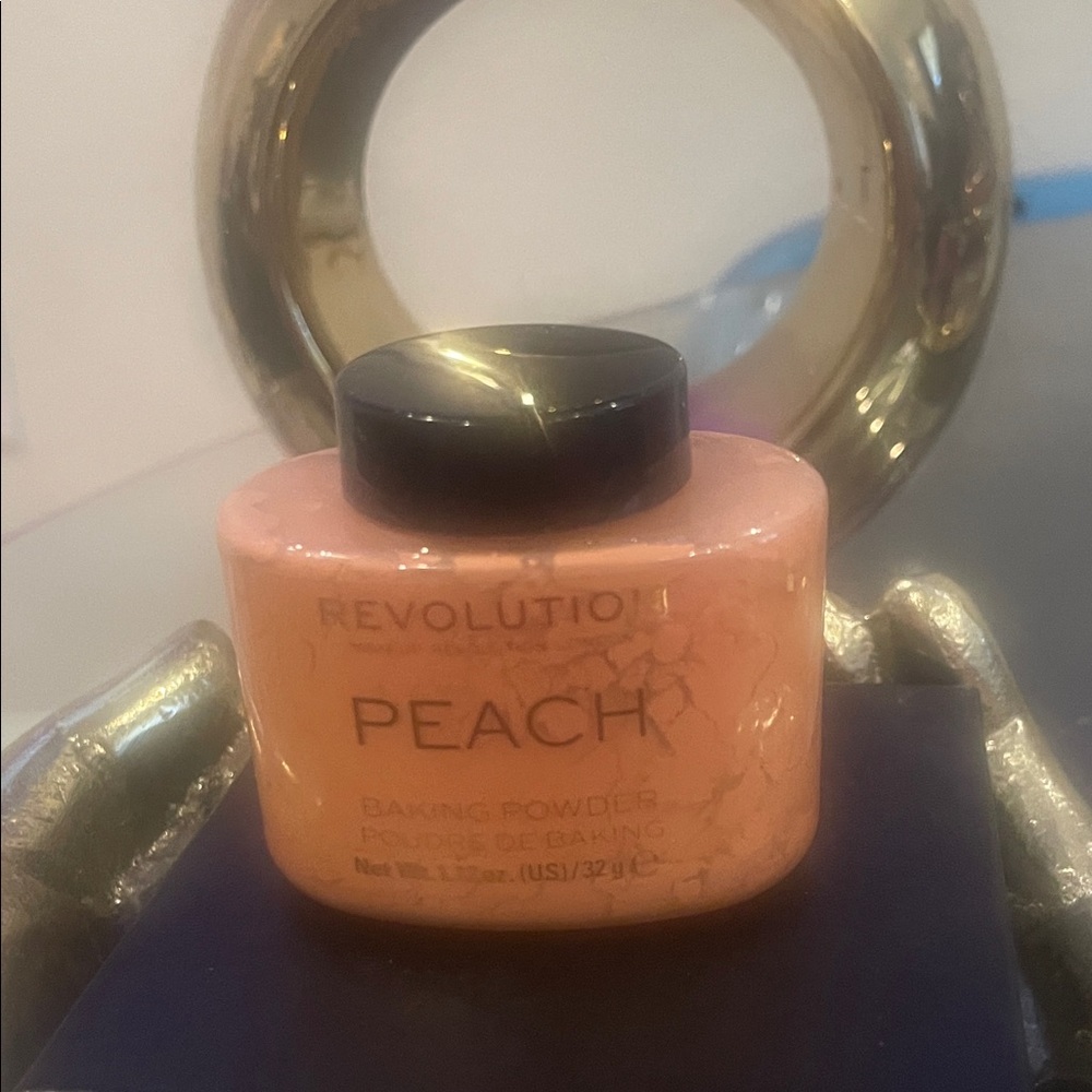 Revolution Peach-Toned Baking Powder